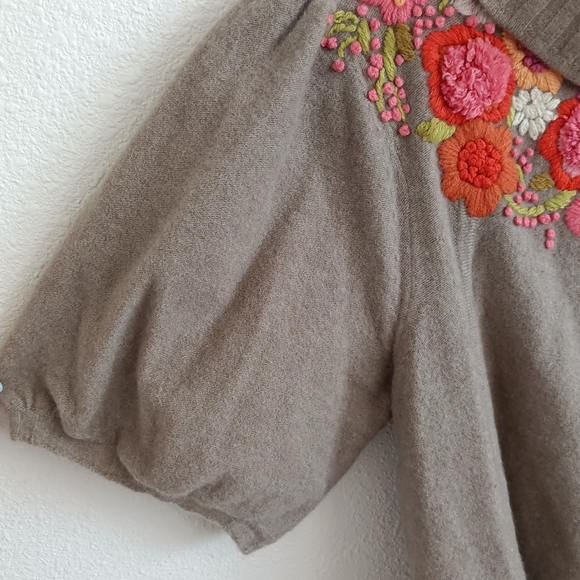 Embroidered Floral Turtleneck - Picture 4 of 7